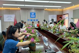 体坛：国足重点练习定位球备战阿曼 朱辰杰参加合练吴曦缺席